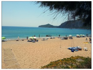 Agios Georgios = 3 Km Sandstrand