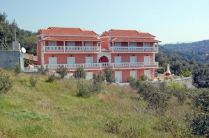 Außenansicht Ferienhaus Irini (rechts) und Ferienhaus Angeliki (links)