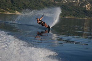 Monoski fahren in Agios Georgios