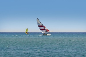 Sportlich auf dem Katamaran in Agios Georgios