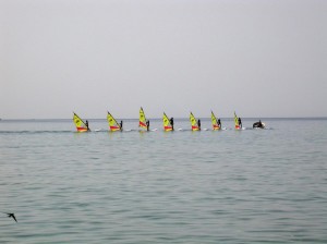 Surfen lernen in der Bucht Agios Georgios