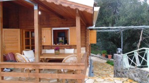 Außenbereich des Ferienhauses Xila in Agios Georgios