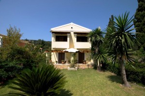 Vorderer Gartenbereich im Haus Miltiades auf Korfu