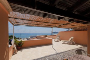 Große Terrasse mit tollem Meerblick im Haus Patras